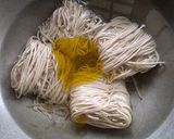 वेज अंडा नूडल्स (veg anda noodles recipe in Hindi) रेसिपी चरण 1 फोटो