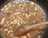 A picture of step 3 of Chicken and mushroom pies.