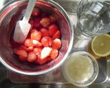 A picture of step 1 of Strawberry Jelly.