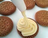 A picture of step 1 of Cream Cheese Frosting Biscuit.