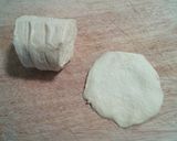 A picture of step 2 of Cheeseburger Buscuits.