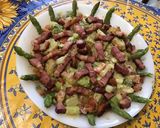 Une image de l'étape 21 de Salade tiède de pommes de terre et asperges au lard, tomates et oignon doux.