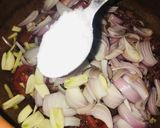 A picture of step 2 of Qeema fry.
