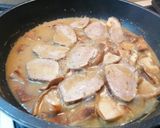 Foto del paso 4 de la receta: Solomillo de cerdo al tomillo con s'hitake en salsa