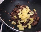 A picture of step 7 of Sweet and sour beef.