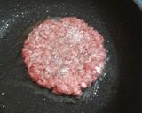 Foto langkah ke 3 dari resep Blackpepper Cheese Burger with Egg and Hashbrown.
