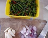 Foto langkah ke 2 dari resep Tumis Bunga Daun Singkong.
