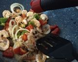 Foto langkah ke 5 dari resep Tumis Udang Mentega Cah Paprika.