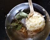 A picture of step 2 of Bhindi garlic kadhi.