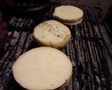 Foto del paso 3 de la receta: Lomo ahumado con salsa criolla, camotes y provoletas👌
