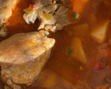 Foto del paso 10 de la receta: Contramuslos de pollo guisados en salsa