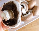 Hình bước làm 1 của món 🌱 Champignons de Paris grillés - Nấm Mỡ Nướng Lá Thơm Provence (Vegan)