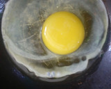 Foto del paso 2 de la receta: Huevos estrellados a la Mario, s