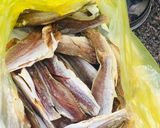 Hình bước làm 2 của món Canh chua tômCá khô đù chiênRau muống xào tỏi