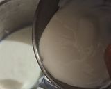 A picture of step 5 of Mulberry Ice cream with fresh cream.