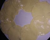 Foto langkah ke 6 dari resep Kulit pangsit, kulit dimsum.
