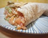 Foto del paso 3 de la receta: Wrap de salmón ahumado, aguacate y pepino