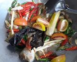 Foto langkah ke 4 dari resep Terong Bulat Tumis Cabe Ikan Asin.