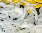 A picture of step 3 of Egg and Onion Stir-Fry.