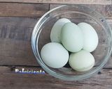 Foto del paso 1 de la receta: Huevos azules revueltos, con tomates cherry