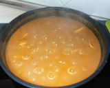 Foto del paso 3 de la receta: Arroz con anillas, langostinos y almejas