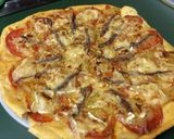 Foto del paso 8 de la receta Pizza con masa casera de cebolla caramelizada y rulo de queso de cabra