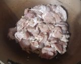 Foto langkah ke 2 dari resep Ayam tumis jamur hioko daun wangsui.