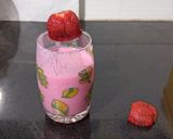 A picture of step 3 of Strawberry Milkshake.