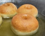Foto langkah ke 7 dari resep Banana Saffron Donut (1232).
