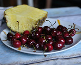 Foto del paso 1 de la receta: Licuado de cerezas y piña
