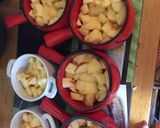 Une image de l'étape 1 de Crumble aux pommes et caramels.
