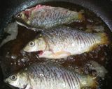 Hình bước làm 3 của món Canh Cá diếc cải chua