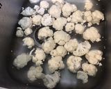 Une image de l'étape 2 de Gratin de chou-fleur au bouillon de crevettes et emmental.