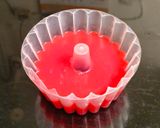 Foto langkah ke 3 dari resep Puding Nutrijel Merah Putih Vla Coklat.
