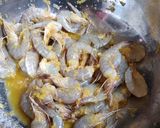 Foto langkah ke 3 dari resep Udang goreng.
