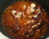 Foto del paso 3 de la receta: Pulpo encebollado con chorizo y patatas