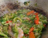 Foto langkah ke 6 dari resep Pare cah udang pedas.