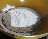 A picture of step 1 of Wheat flour and sooji halwa.