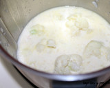 Foto del paso 3 de la receta: Crema de coliflor con uvas y almendras