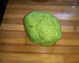 A picture of step 2 of Palak paneer momos.