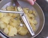 Foto del paso 2 de la receta: Papas rellenas de pollo en panko