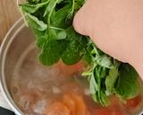 Foto langkah ke 3 dari resep Kuah Bening Bayam Wortel.
