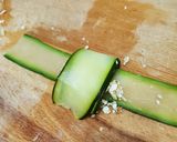 Foto del passaggio 7 della ricetta Fagottini di zucchini con feta, noci e basilico