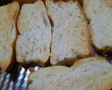 Foto del paso 2 de la receta: Pan con ajo al estilo italiano y sal negra