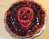 Une image de l'étape 10 de Tarte « skull » fruits rouges (du jardin) et citron pâte brisée rose.