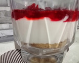 Foto del paso 9 de la receta: Tarta de queso con compota de fresa (receta fría)
