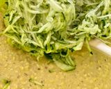 Une image de l'étape 2 de Galettes de courgettes.