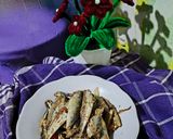 Foto langkah ke 4 dari resep Tumis Ikan Asin Anak Sarden.