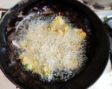 A picture of step 4 of Green moong dal pakoda.