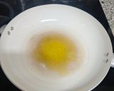 Foto del paso 2 de la receta: Setas con picadillo, salsa Cabrales y patatas